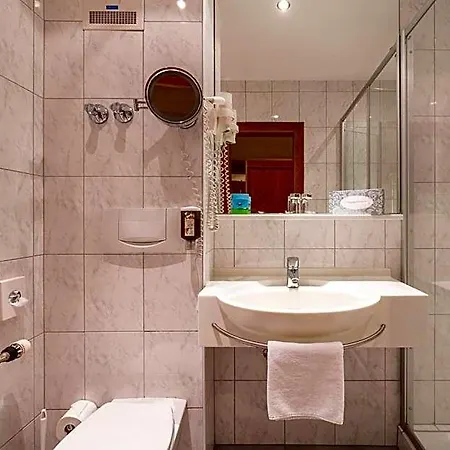 Otel Alte Post Feld am See